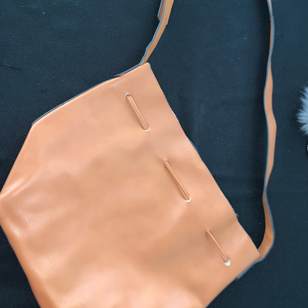 Tan crossbody bag 😍